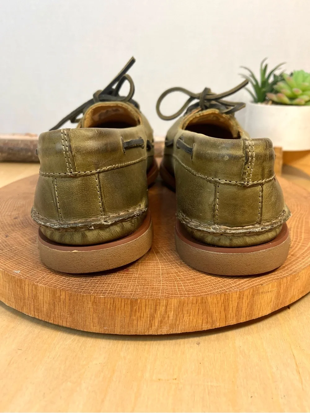 NWOT Sperry Gold Cup Burnished Olive Green Leather Boat Shoes Size 10